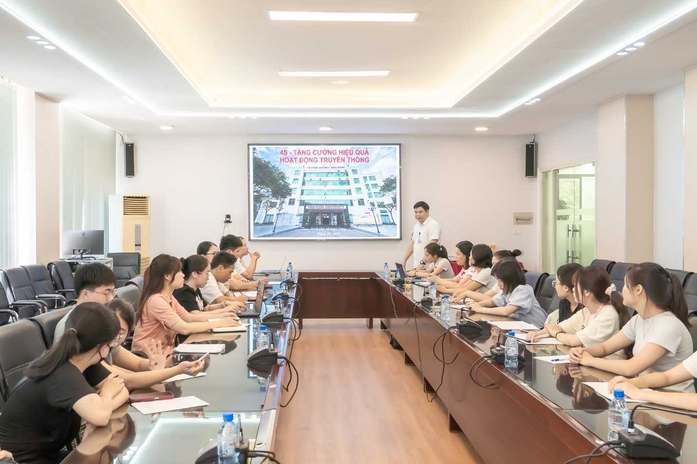 TRƯỜNG ĐẠI HỌC THÁI BÌNH TỔ CHỨC TẬP HUẤN NÂNG CAO KỸ NĂNG TRUYỀN THÔNG CHO CÁN BỘ PHỤ TRÁCH TRUYỀN THÔNG